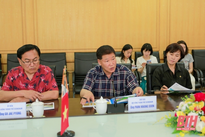Đoàn công tác Hội đồng TP Seong Nam thăm và 32win xom tại Ban Quản lý Khu Kinh tế Nghi Sơn và các Khu công nghiệp tỉnh